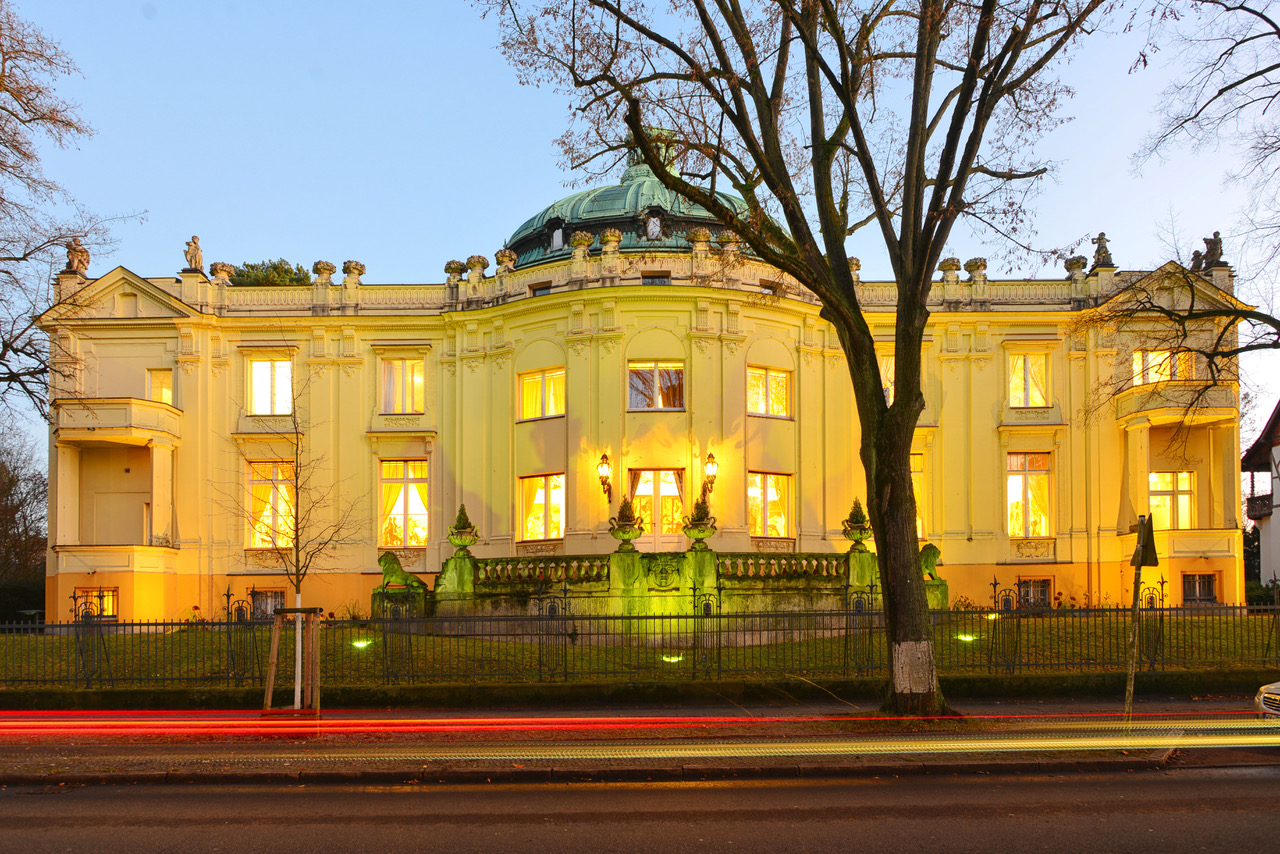 Christmas Show – Weihnachtsausstellung Stiftung Starke Löwenpalais Berlin